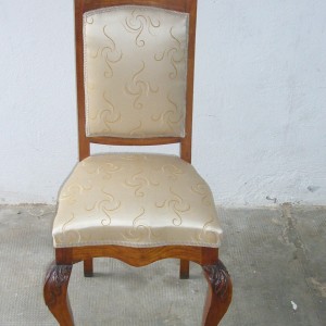 sedia antica rivestita in seta